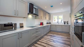 Dishwasher, cookware/dishes/utensils