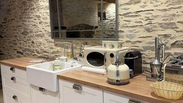 Fridge, microwave, coffee/tea maker, electric kettle