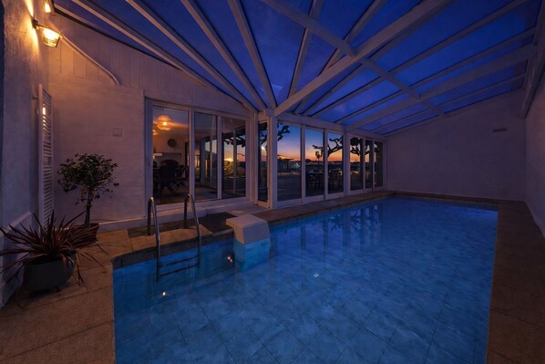 Double Room, Garden View | Pool - Chambre d'hôtes L'écrin fleuri  (ALLEREY-SUR-SAÔNE)