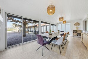 Double Room, Garden View | Dining - Chambre d'hôtes L'écrin fleuri  (ALLEREY-SUR-SAÔNE)