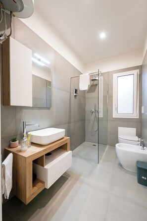 Luxury Apartment, Private Pool, Garden View | Bathroom - White Houses Apartments  (Vittoria)