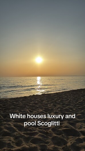 在海滩、白沙、沙滩毛巾、间海滩酒吧