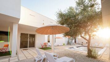 Appartamento Luxury, piscina privata, vista giardino | Terrazza/patio