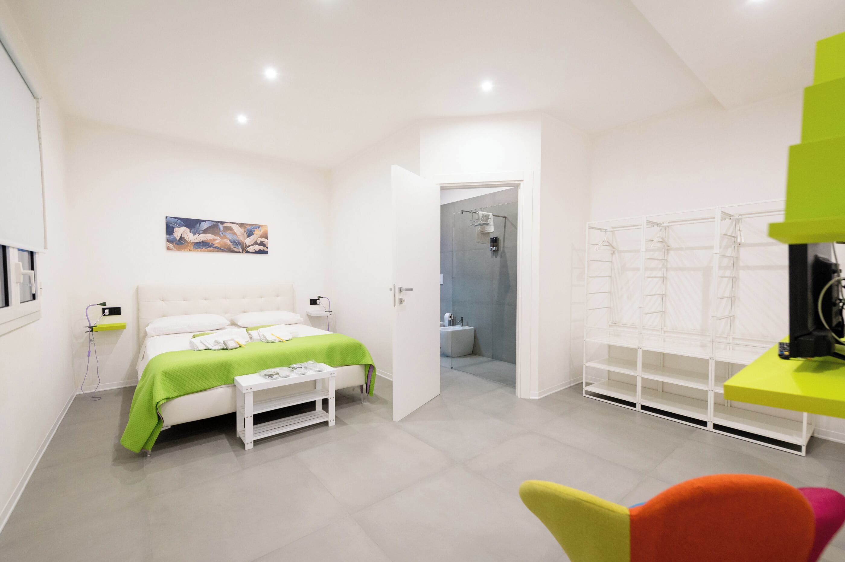 Sengetøy av topp kvalitet, blendingsgardiner og strykejern/-brett