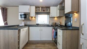 Cookware/dishes/utensils