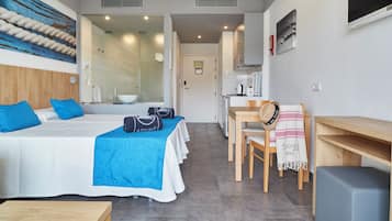 Superior Studio, Balcony | Free WiFi, bed sheets