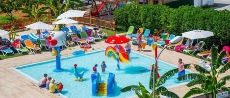 3 buitenzwembaden, parasols voor strand/zwembad