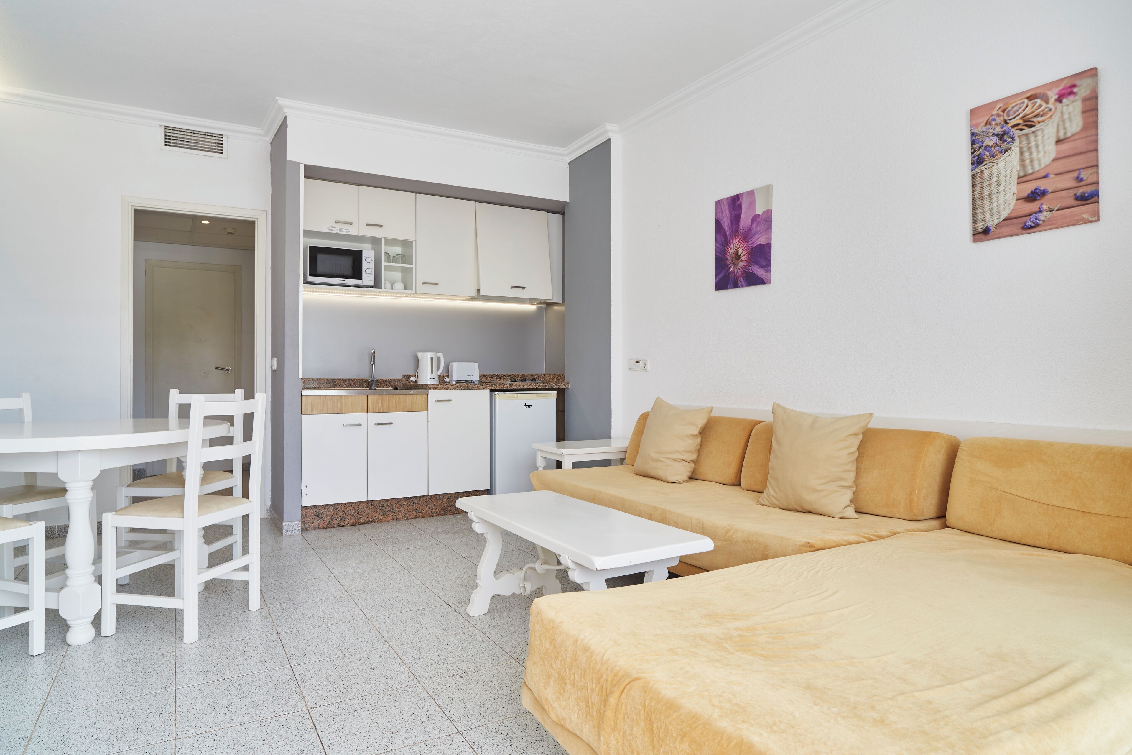 Apartamento Premium, balcón, vistas a la piscina | Zona de estar