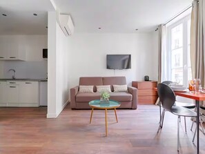 TV - UrbanFlat 203 - 249 Saint Denis SD1 (París)