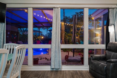 Heated Pool, Pet Friendly, Beach Bungalow