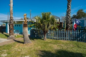 Property grounds - Heated Pool, Pet Friendly, Beach Bungalow (Rockport)