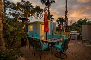 Outdoor dining - Heated Pool, Pet Friendly, Beach Bungalow (Rockport)