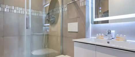 Shower, towels