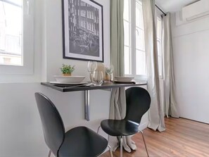 Dining - UrbanFlat 207 - 249 Saint Denis SD1 (París)