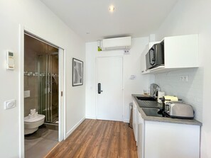 Fridge, microwave, oven, dishwasher - UrbanFlat 208 - 249 Saint Denis SD1 (París)