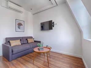 TV - UrbanFlat 211 - 249 Saint Denis (París)