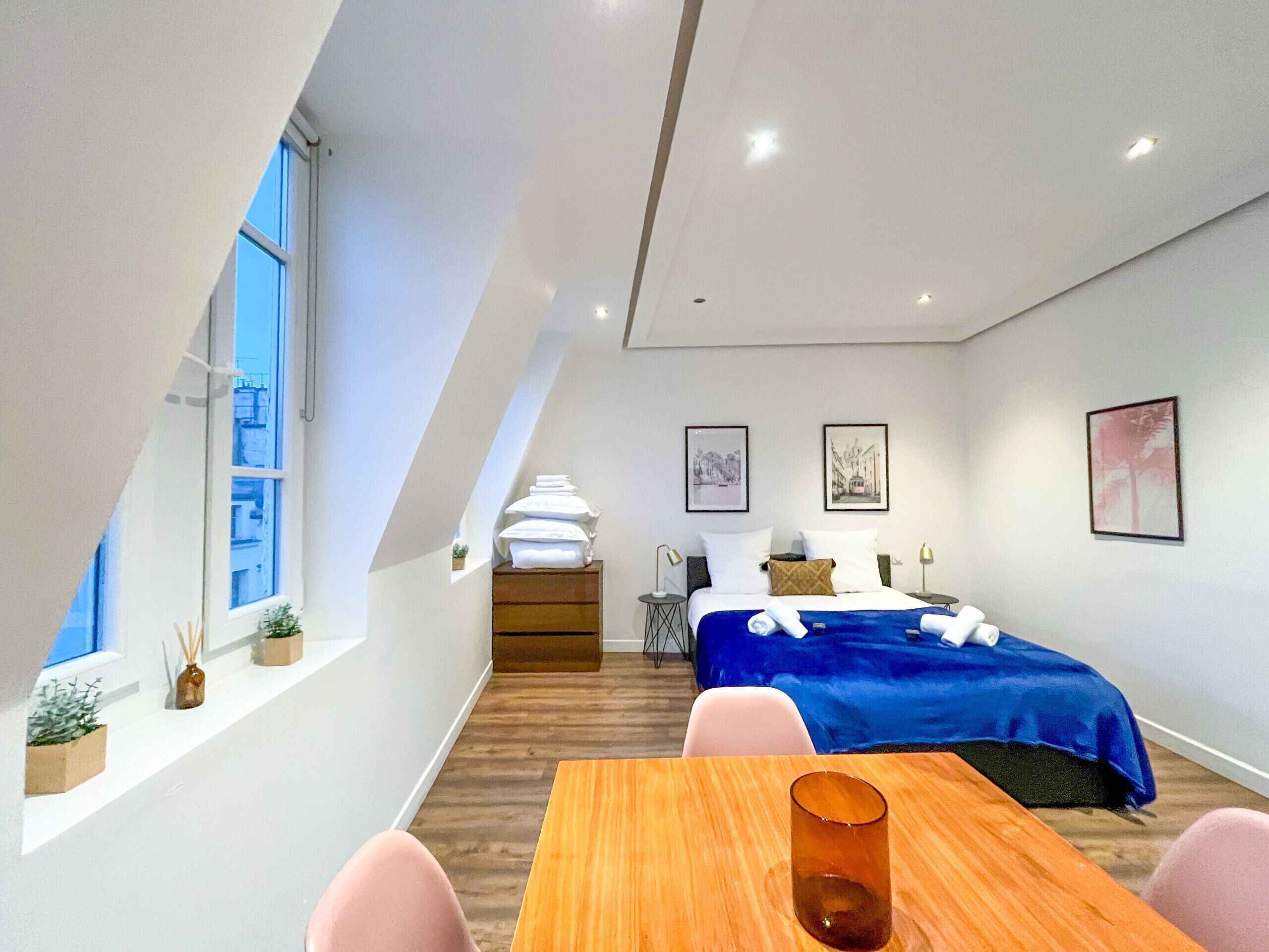 Fer et planche à repasser, Wi-Fi gratuit, draps fournis