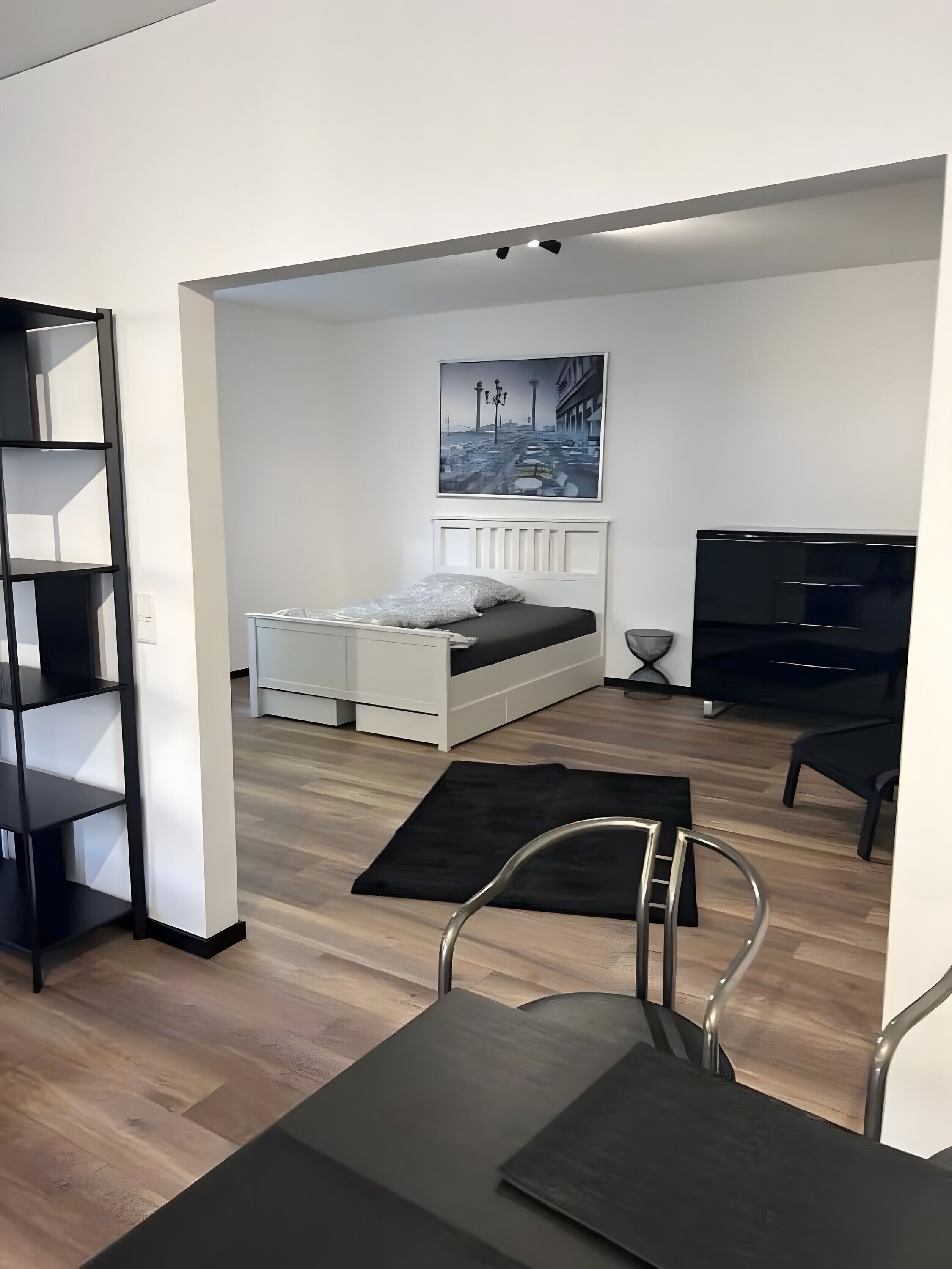 WiFi, bed sheets, wheelchair access