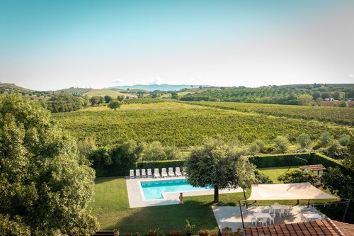 Apartment 'Melograno' with Shared Pool, Wi-Fi and Air Conditioning