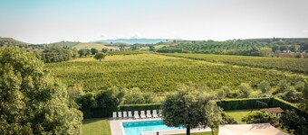 Apartment 'Melograno' with Shared Pool, Wi-Fi and Air Conditioning