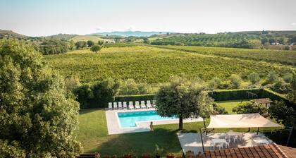 Apartment 'Melograno' with Shared Pool, Wi-Fi and Air Conditioning