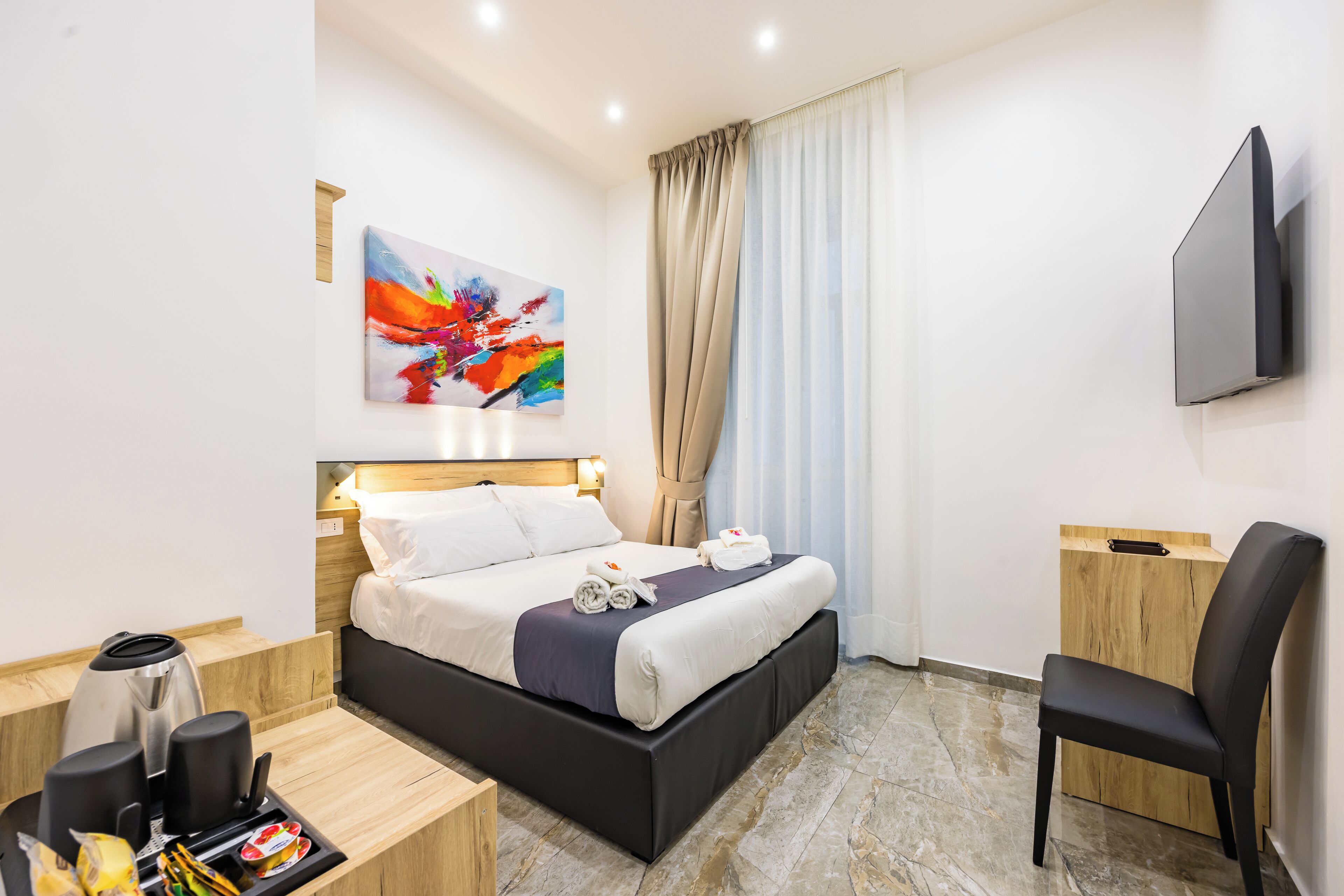 Quarto standard | Cofres nos quartos, escrivaninha, ferros/tábuas de passar roupa