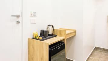 Standard Room | In-room safe, desk, iron/ironing board, free WiFi