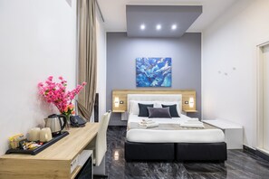 خزنة داخل الغرفة ومكتب ومكواة/لوح كي وواي فاي مجانًا