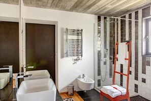 Apartment, Balkon | Badezimmer