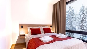 Silitysrauta/-lauta, Wi-Fi, vuodevaatteet