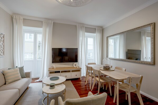 2 bedrooms - Bairro Alto Elegant by Homing (Lisbon)