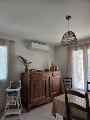Interior - Pretty 8-person house with pool 10min from Avignon and close to Mont Ventoux (Monteux)