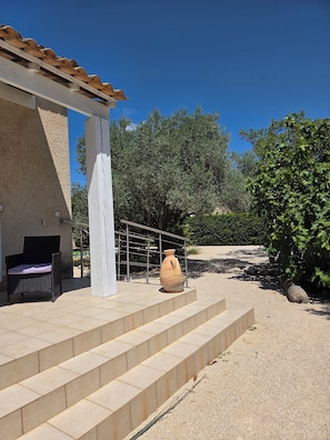 Property grounds - Pretty 8-person house with pool 10min from Avignon and close to Mont Ventoux (Monteux)