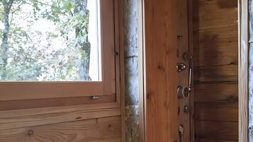 Dusche, Haartrockner, Handtücher