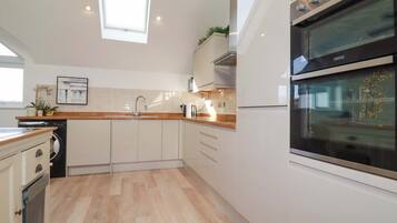 Dishwasher, cookware/dishes/utensils