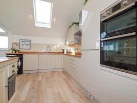 Dishwasher, cookware/dishes/utensils