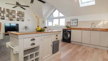 Dishwasher, cookware/dishes/utensils