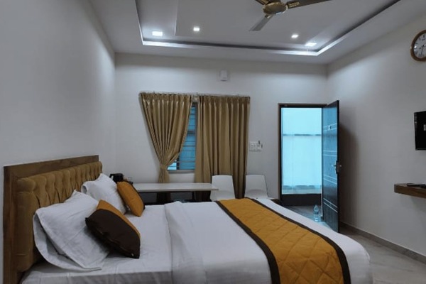 Deluxe Double Room | Free WiFi