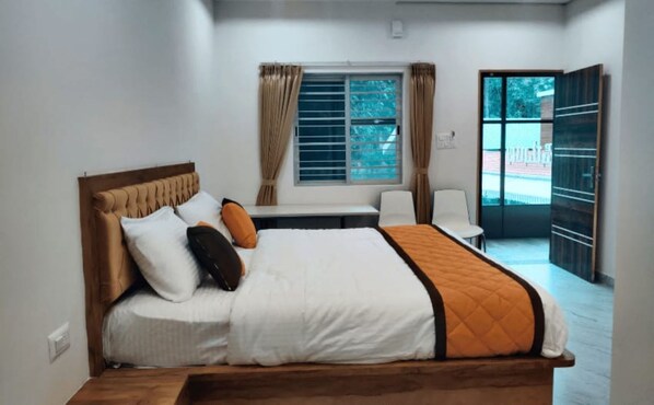 Deluxe Double Room | Free WiFi - BR Comfort (Bengaluru)