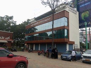 Vista frontal de la propiedad