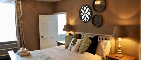 คอทเทจ | 5 ห้องนอน, ห้องพักตกแต่งอย่างมีเอกลักษณ์, ตกแต่งพิเศษโดยเฉพาะ, Wi-Fi ฟรี