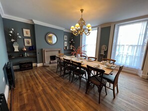 Dining - ASH House (Wincanton)