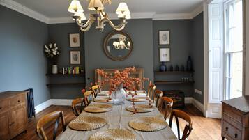 Cottage | Dining