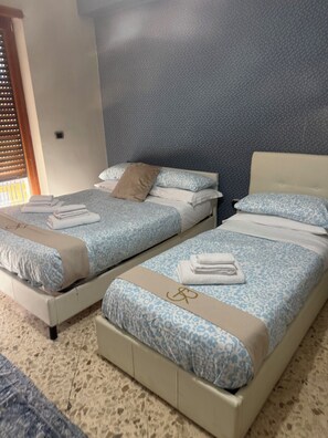 Classic Triple Room, Balcony, City View - Pompei Sanctuary rooms (Pompei)