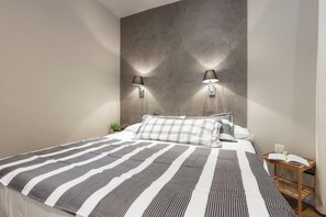 Tabla de planchar con plancha, wifi y ropa de cama 