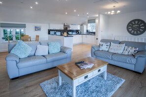 Floor plan - Caldey View Cottage - 1 Bedroom - Penally (Tenby)