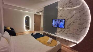 5 bedrooms, iron/ironing board