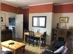 Apartamento, 2 habitaciones, vistas a la ciudad | Comedor