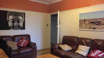 Apartment, 2 Bedrooms, City View | Living room