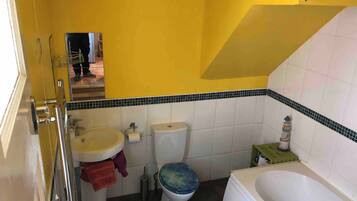 Apartment, 2 Bedrooms, City View | Bathroom